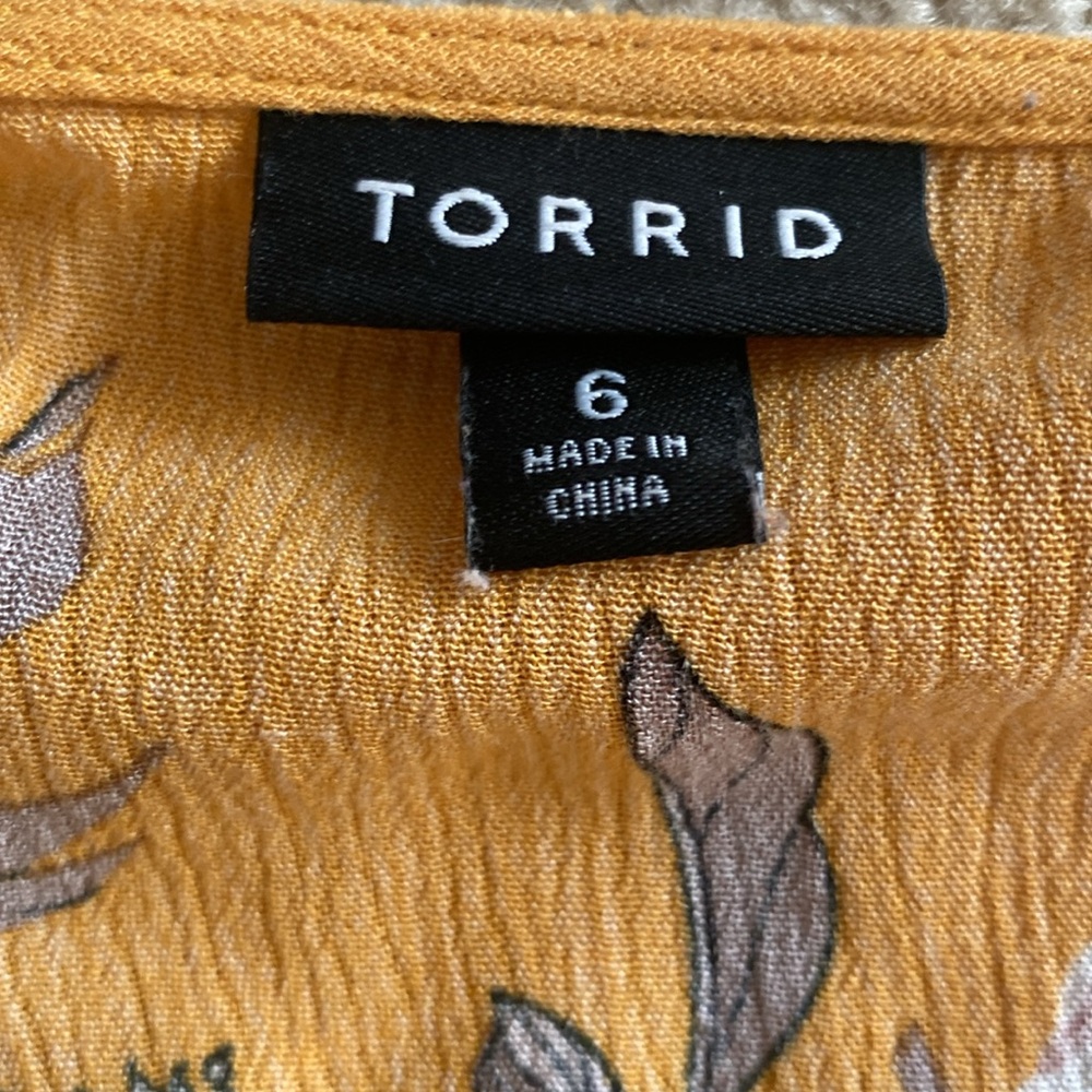 Torrid size 6 top - Picture 6 of 7